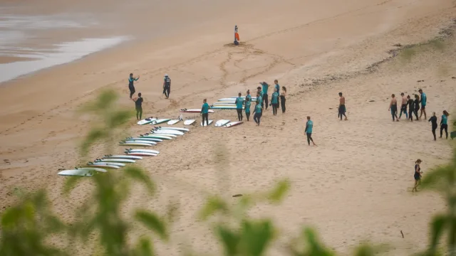 Liquid Surf Instagram – Langre Beach und Bergpanorama